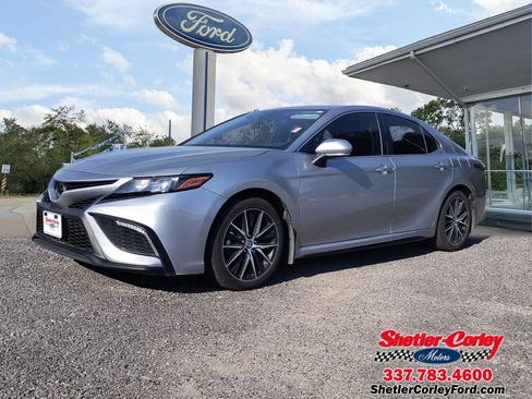 Used 2024 Toyota Camry SE image 1