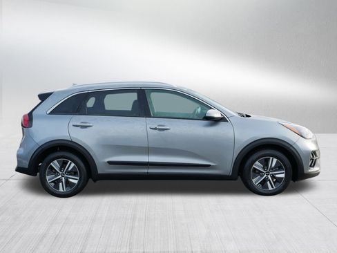 Certified 2022 Kia Niro LXS image 8