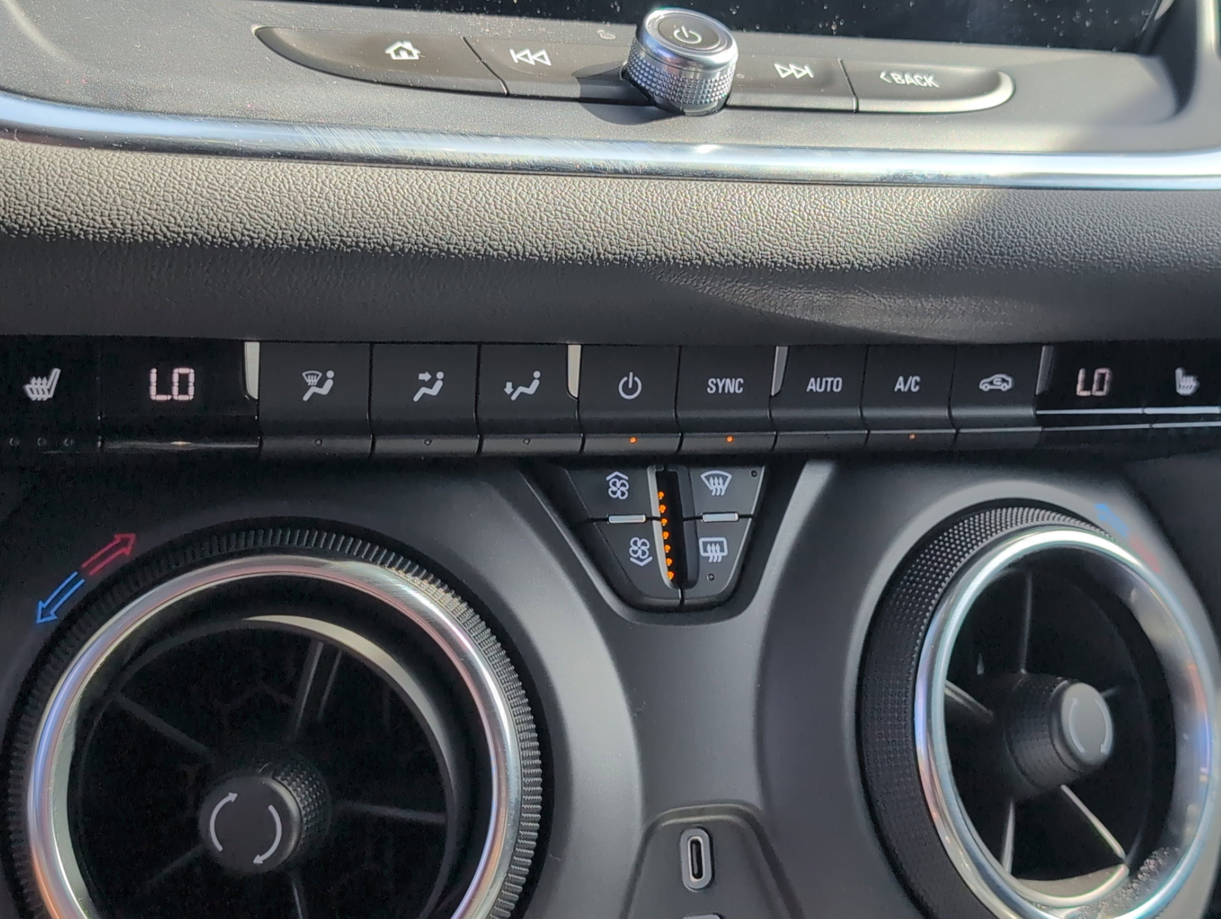 Used 2024 Chevrolet Blazer LT w/ Convenience Package FWD image 20