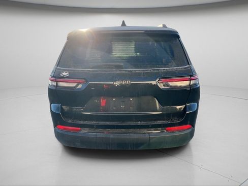Used 2023 Jeep Grand Cherokee L Altitude image 8
