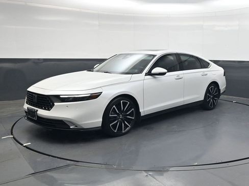 Used 2024 Honda Accord Touring image 8