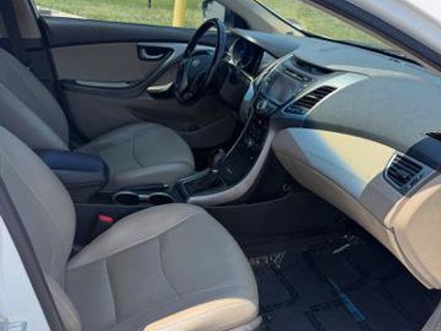 Used 2014 Hyundai Elantra Limited w/ Option Group 03 FWD image 12
