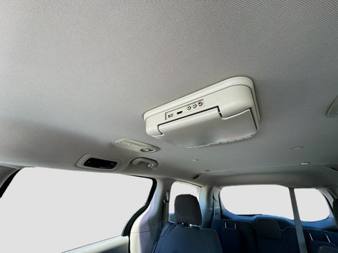 Used 2017 Chrysler Pacifica Touring FWD image 24
