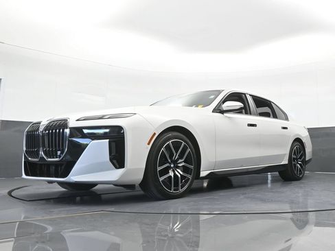 Used 2025 BMW 740i xDrive AWD/4WD image 68