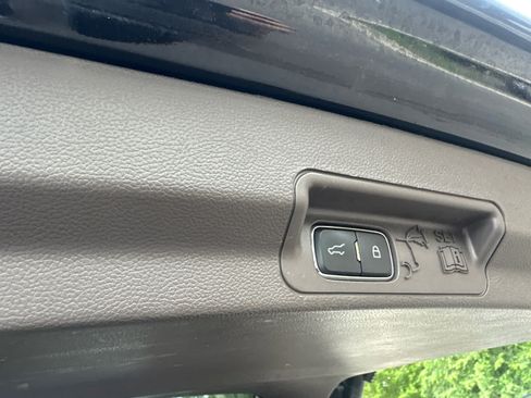 Used 2020 Ford Explorer Platinum w/ Premium Technology Package AWD/4WD image 40