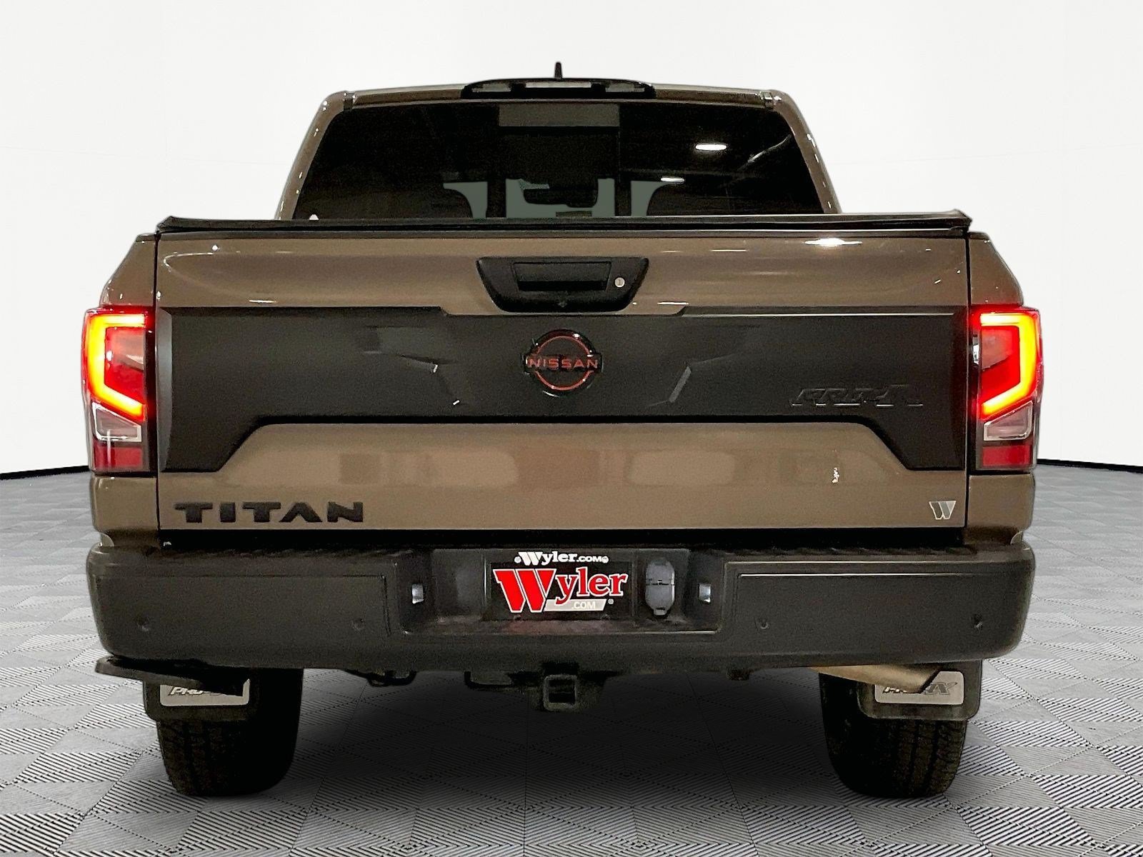 Used 2023 Nissan Titan PRO-4X w/ Pro-4x Utility Package AWD/4WD image 5