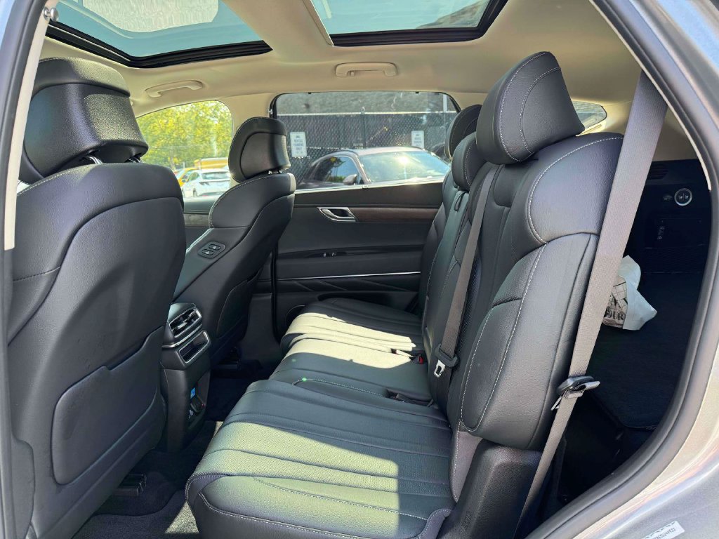 Certified 2025 Genesis GV80 2.5T Select AWD/4WD image 11