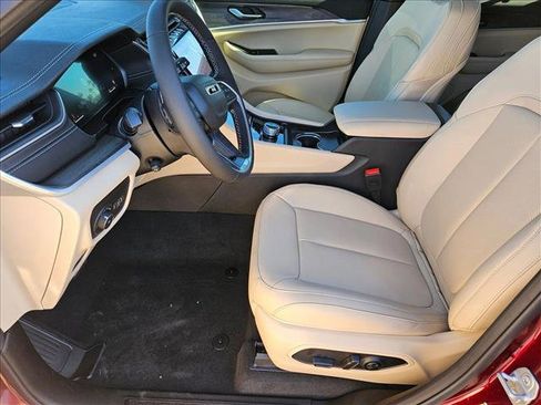 New 2025 Jeep Grand Cherokee Limited image 4