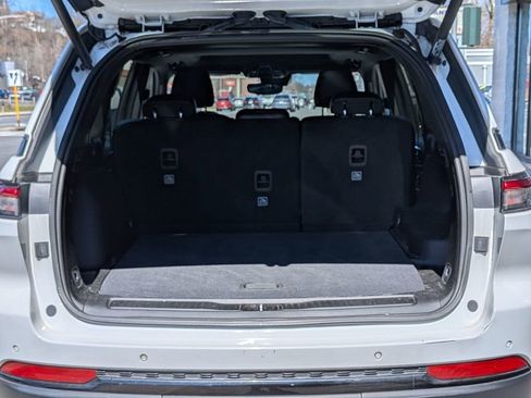 Used 2023 Jeep Grand Cherokee Altitude image 8