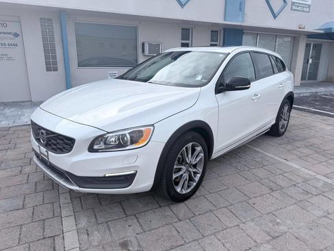 Used 2015 Volvo V60 T5 Cross Country Platinum image 1
