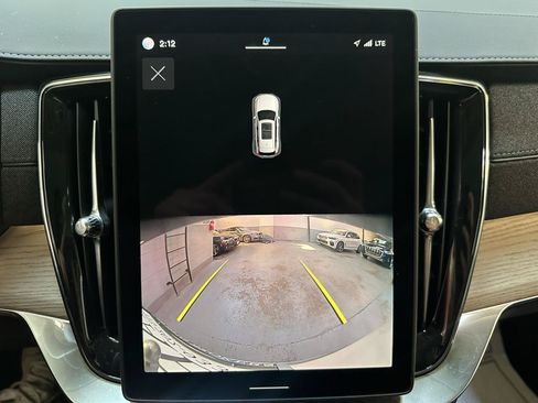Used 2025 Volvo XC90 B6 Core w/ Protection Package AWD/4WD image 22
