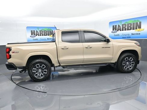 Used 2024 Chevrolet Colorado Z71 w/ Z71 Convenience Package 2 AWD/4WD image 6