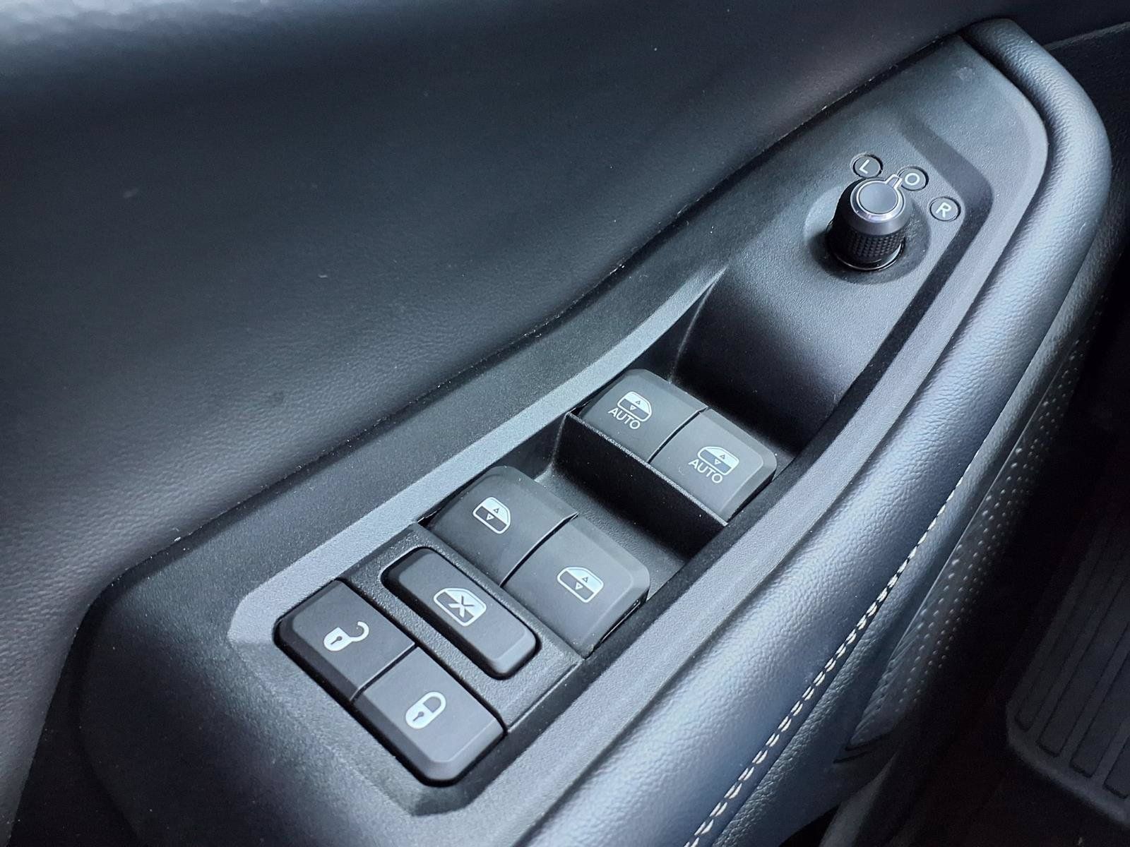 Used 2023 Jeep Grand Cherokee L Laredo AWD/4WD image 23