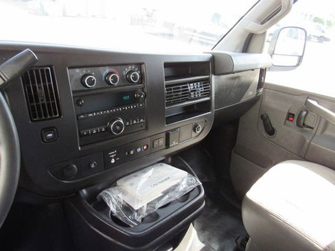 Used 2021 Chevrolet Express 3500 RWD image 32