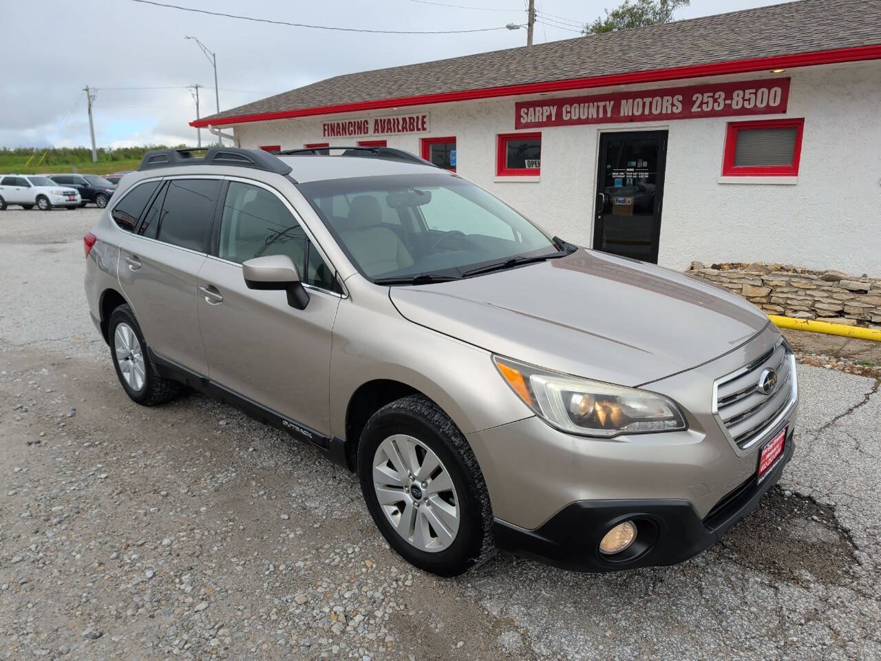 Used 2017 Subaru Outback 2.5i Premium AWD/4WD image 1