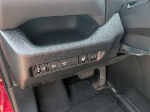 Used 2019 Toyota RAV4 XLE w/ Convenience Package AWD/4WD image 17