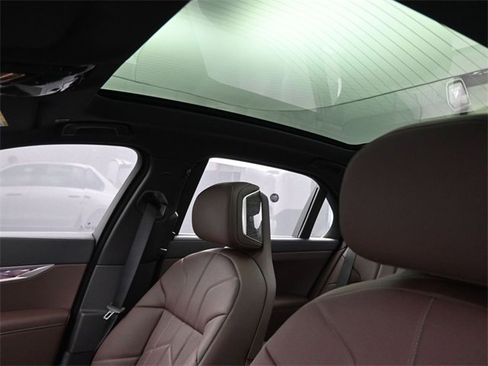 New 2026 BMW 750e xDrive w/ Premium Package image 2