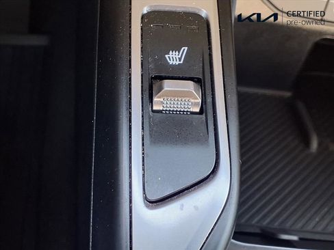 Certified 2025 Kia Sorento S image 6