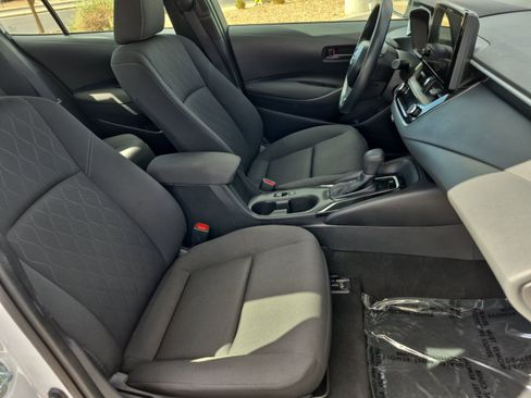 Used 2025 Toyota Corolla LE FWD image 24