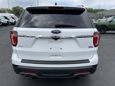 Certified 2018 Ford Explorer XLT FWD image 4