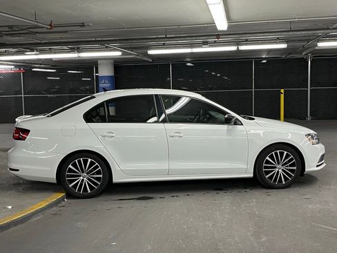 Used 2017 Volkswagen Jetta Sport image 34
