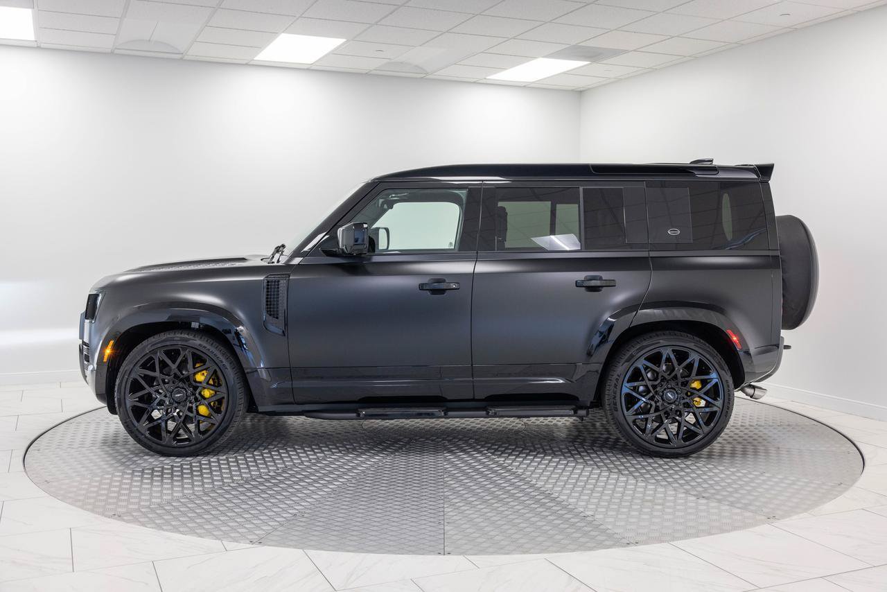 Used 2023 Land Rover Defender 110 V8 AWD/4WD image 2