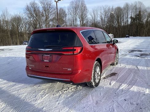 New 2026 Chrysler Pacifica Limited image 7