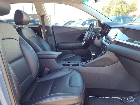 Certified 2022 Kia Niro Touring Special Edition image 10