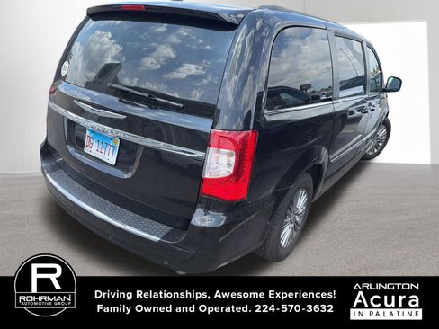Used 2015 Chrysler Town & Country Touring-L w/ Driver Convenience Group FWD image 5