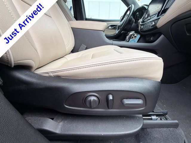 Used 2023 Chevrolet Traverse Premier FWD image 25