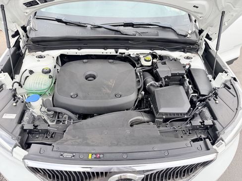 Used 2019 Volvo XC40 T5 Momentum AWD/4WD image 25