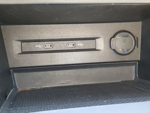 Certified 2022 Volkswagen Taos SE FWD image 24