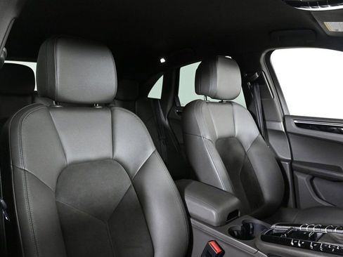 Certified 2021 Porsche Macan image 18