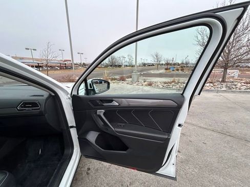 Used 2024 Volkswagen Tiguan SE image 28