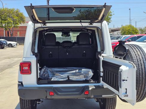 New 2026 Jeep Wrangler Unlimited Sahara w/ Safety Group AWD/4WD image 7