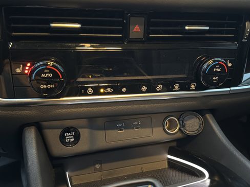 Used 2025 Nissan Rogue SL image 32