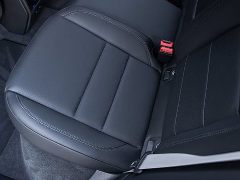 Certified 2025 Porsche Macan Electric RWD image 35