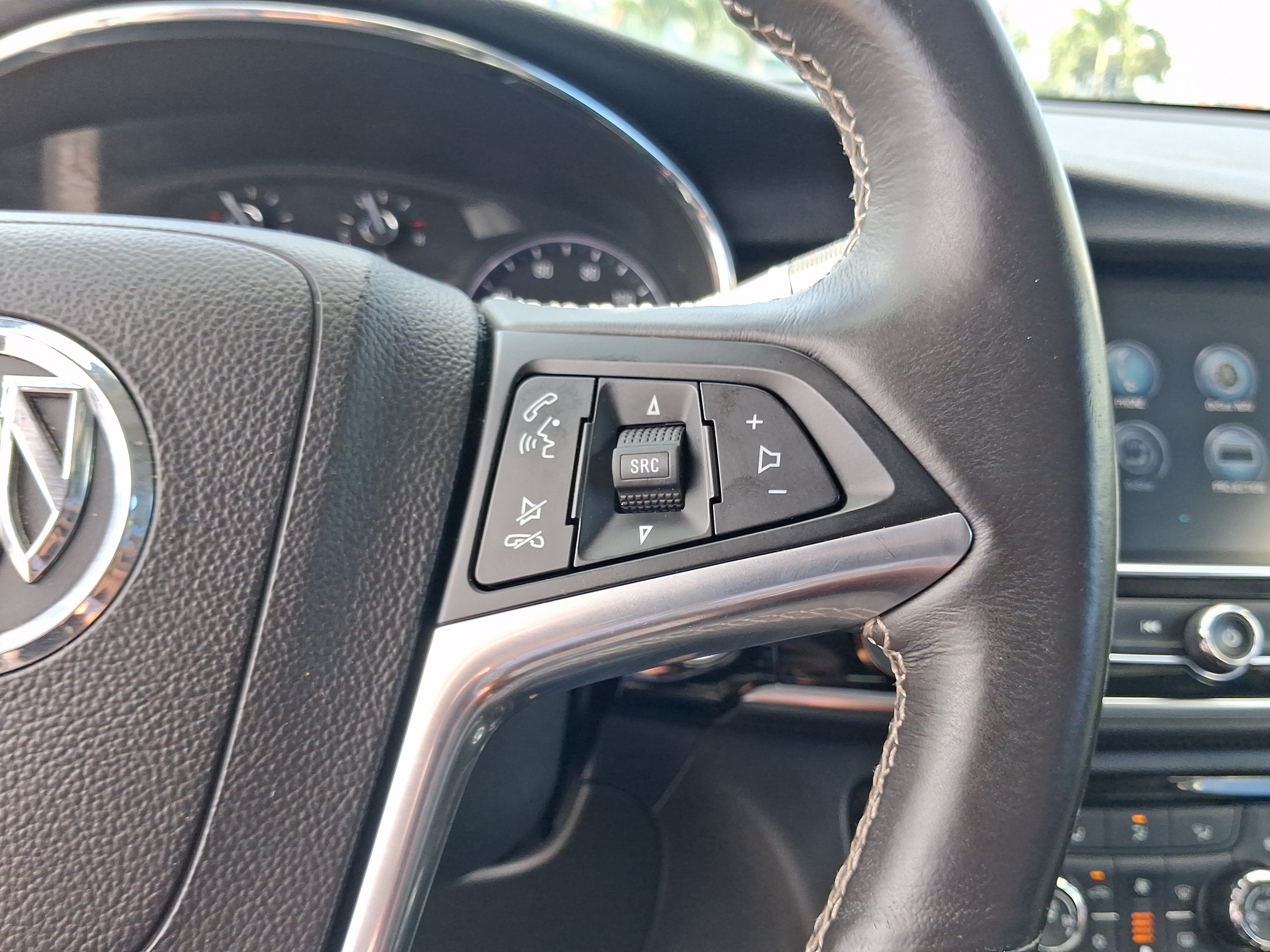 Used 2018 Buick Encore Essence FWD image 17