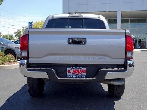 Used 2018 Toyota Tacoma SR5 RWD image 6
