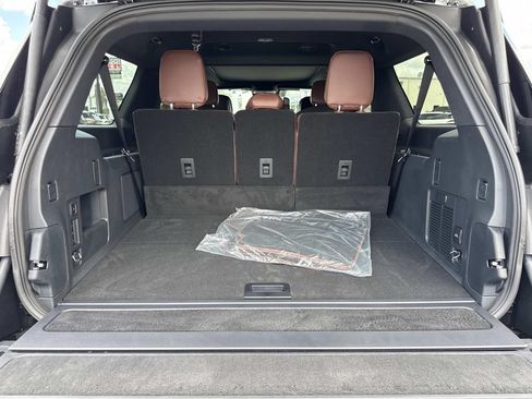 New 2026 Lincoln Navigator L Reserve AWD/4WD image 11