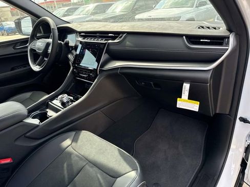 New 2025 Jeep Grand Cherokee L Altitude image 28