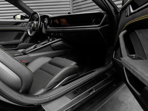 Certified 2023 Porsche 911 Carrera GTS RWD image 38