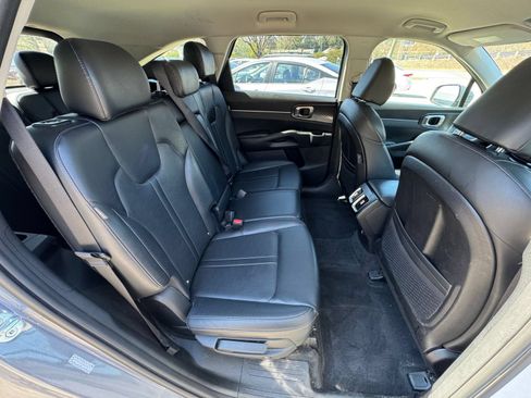 Used 2024 Kia Sorento S FWD image 35