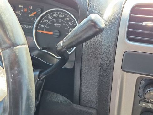 Used 2011 Chevrolet Colorado LT RWD image 24