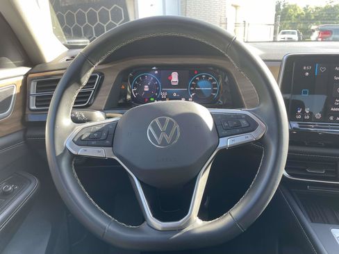 Used 2025 Volkswagen Atlas SE FWD image 15