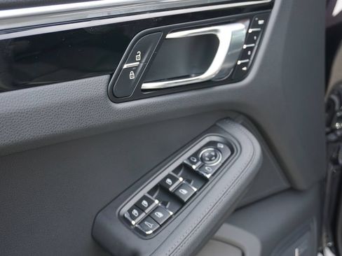 Used 2023 Porsche Macan S AWD/4WD image 22