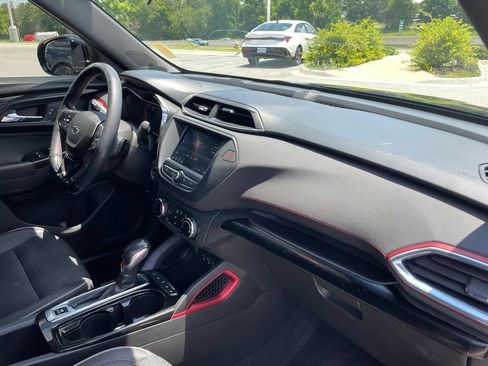 Used 2022 Chevrolet TrailBlazer RS FWD image 28
