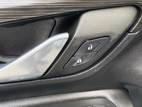 Used 2023 GMC Terrain SLE w/ Driver Convenience Package image 16