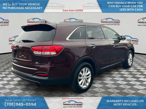 Used 2017 Kia Sorento AWD w/ LX Convenience Package image 4