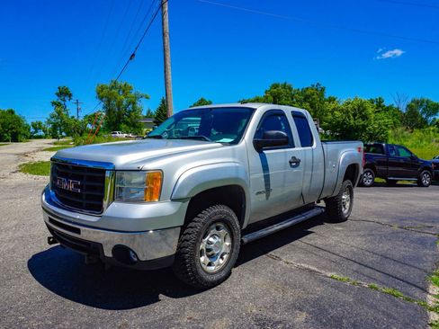 Used 2010 GMC Sierra 2500 SLE w/ SLE Preferred Package AWD/4WD image 7